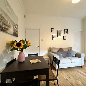  Holiday home 4 Bed 3 Bedroom Near Centre